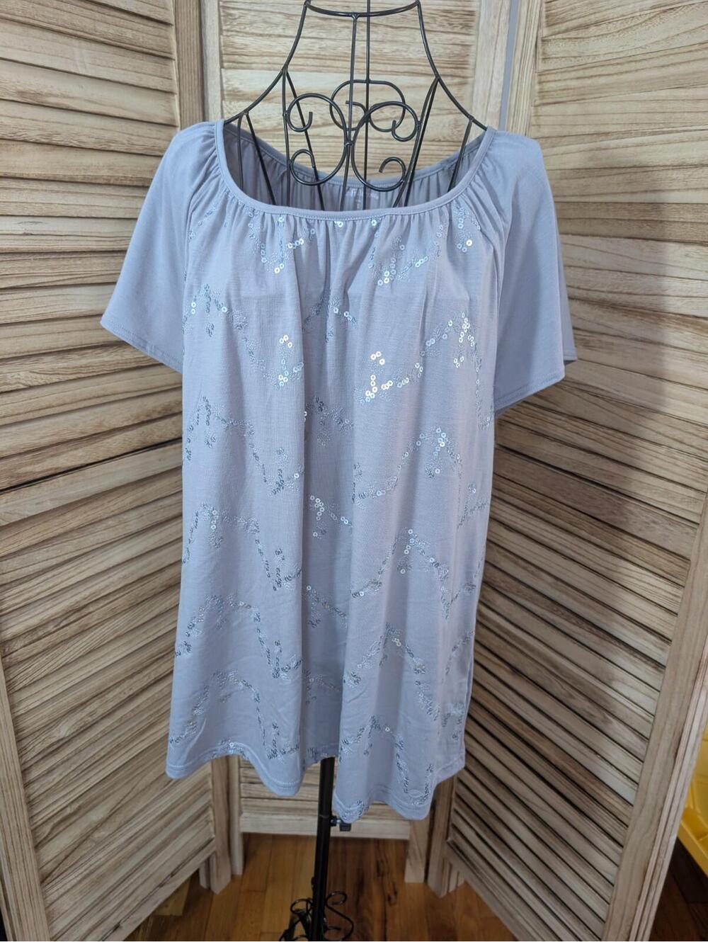 Croft‎ And Borrow Top Light Gray Sequins  Versatile size 1X
